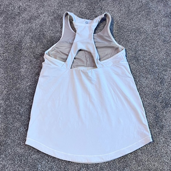❌SOLD❌Lululemon tank with built in bra size 8
Slightly faded - Picture 2 of 3